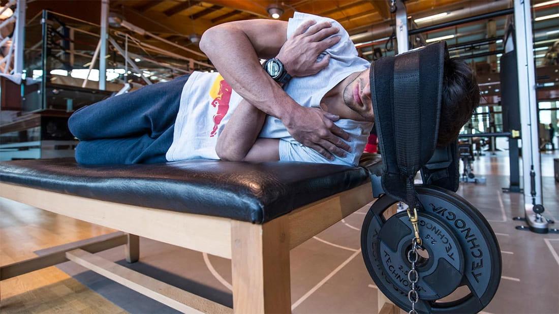 Как качать шею: упражнения для тренировок в тренажерном зале и дома